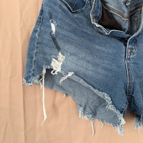 Sofia Jeans Mid Rise Medium Wash Distressed Denium Shorts Women's Size 18 - Picture 5 of 15
